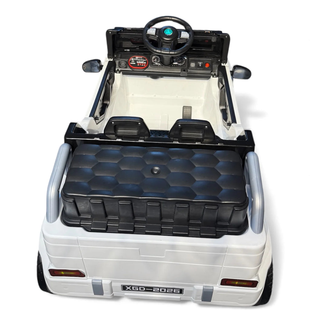 Tahito Toys Mercedes G-Class 6x6 toy vehicle, detailed miniature model with rugged design and realistic features.