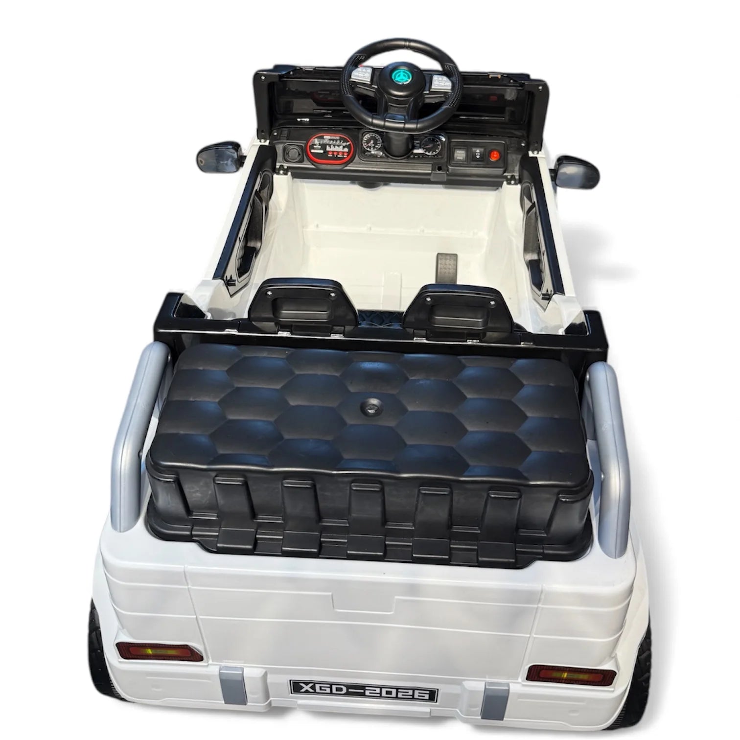 Tahito Toys Mercedes G-Class 6x6 toy vehicle, detailed miniature model with rugged design and realistic features.