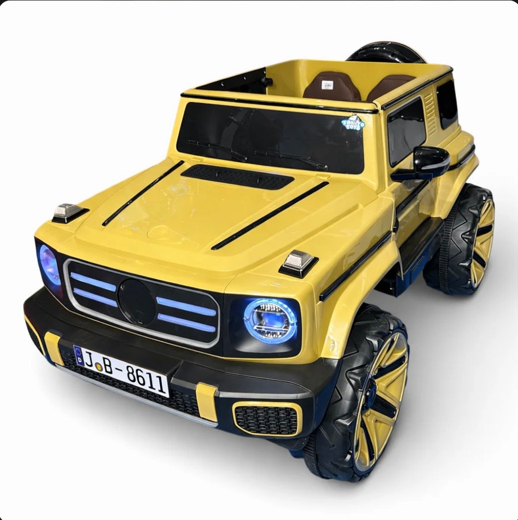 Giant size Jeep Desert Edition toy vehicle by Tahito Toys, featuring detailed desert-themed design and rugged off-road style.