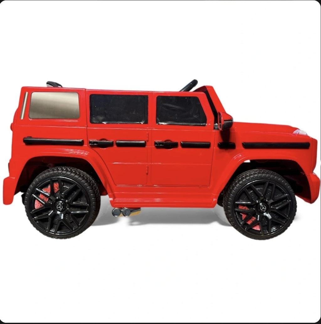 Tahito Toys Mercedes G-Class die-cast toy vehicle with detailed exterior and realistic design, perfect for collectors and children.